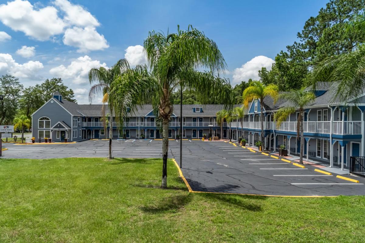 GatorTown Inn - image 3
