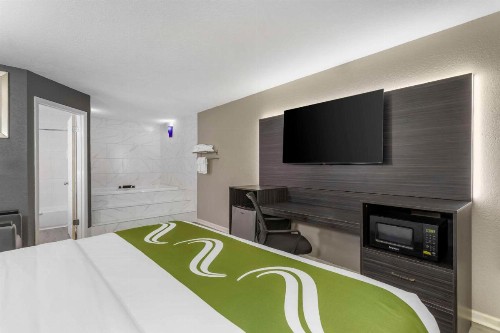 Quality Inn University - image 13