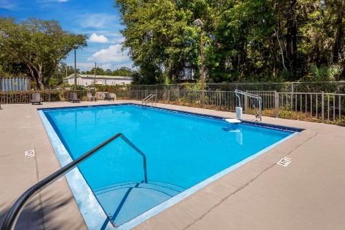 Quality Inn University - image 17