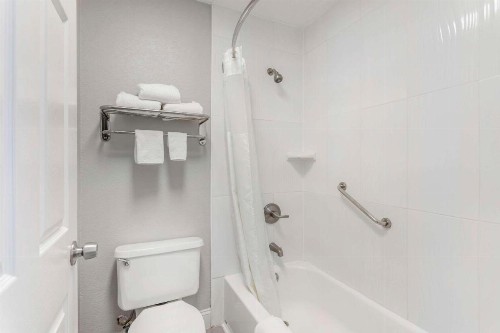 Quality Inn University - image 21
