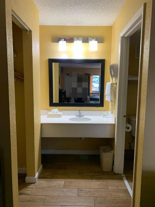 Quality Inn University - image 35