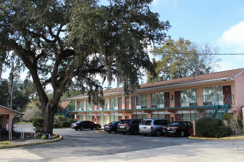 Travelers Inn Gainesville - image 4