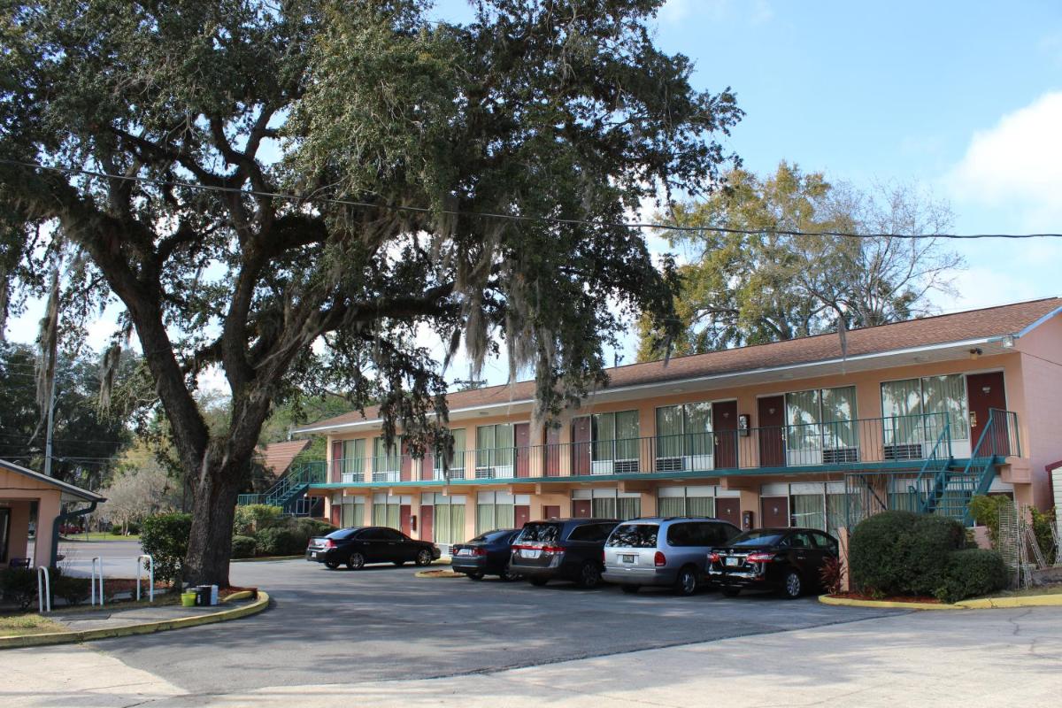 Travelers Inn Gainesville - image 4