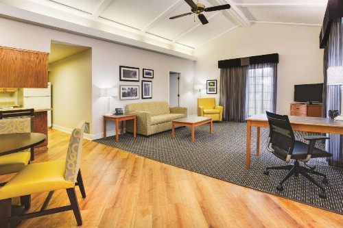 Days Inn by Wyndham Gainesville Florida - image 18