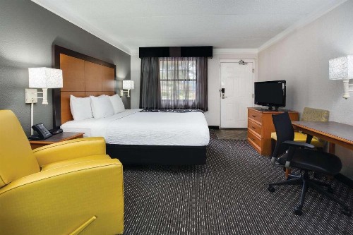 Days Inn by Wyndham Gainesville Florida - image 24
