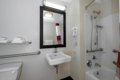 Red Roof Inn PLUS + Gainesville - image 36