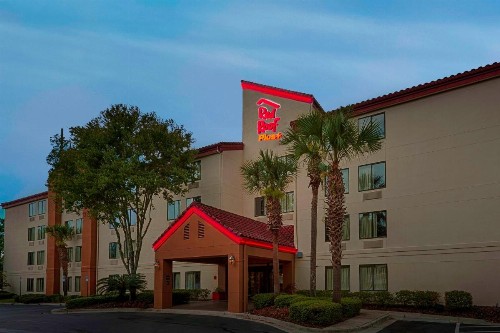 Red Roof Inn PLUS + Gainesville - image 4