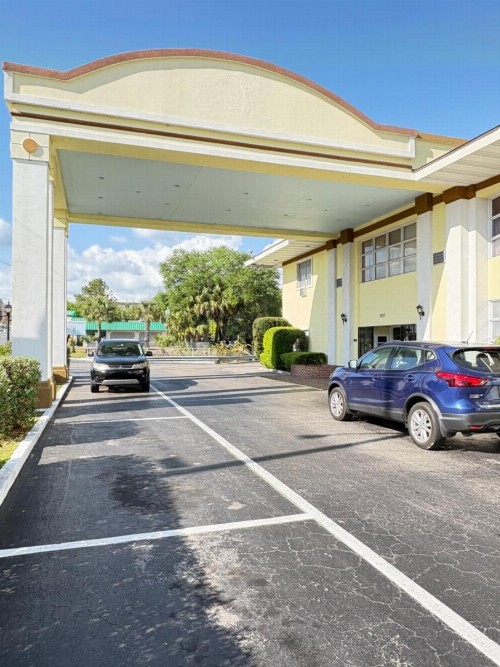 Days Inn by Wyndham Gainesville University - image 1
