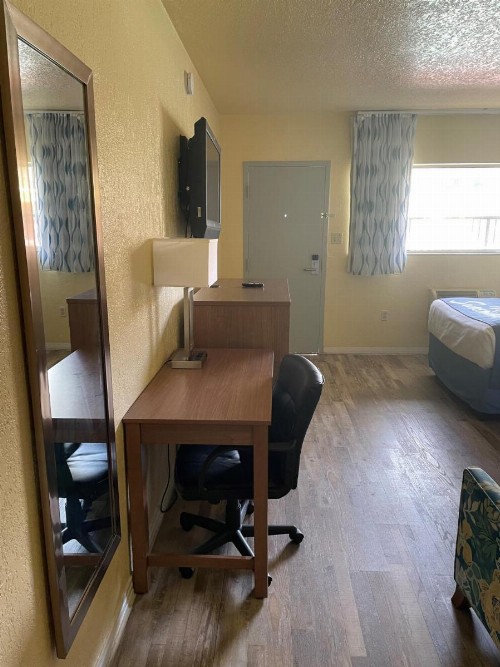 Days Inn by Wyndham Gainesville University - image 12