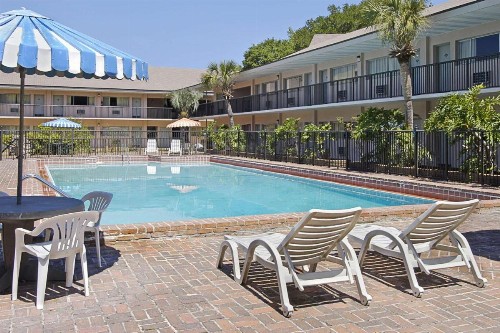 Days Inn by Wyndham Gainesville University - image 17
