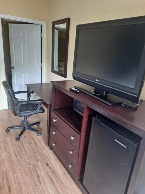 Days Inn by Wyndham Gainesville University - image 6