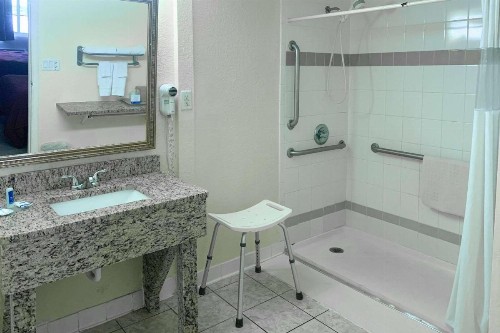 Rodeway Inn Gainesville - University Area - image 11