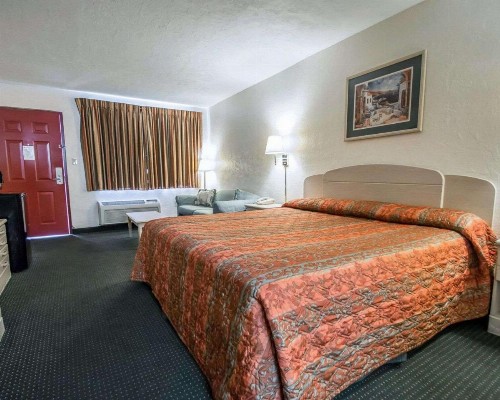 Rodeway Inn Gainesville - University Area - image 7