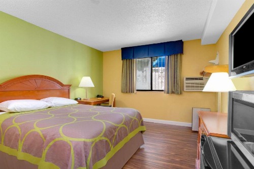Super 8 by Wyndham Gainesville - image 11