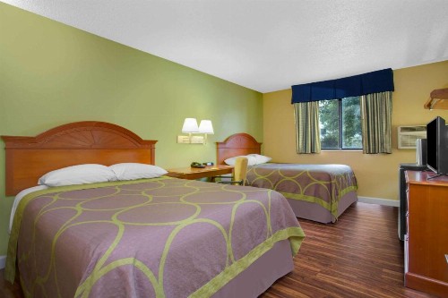 Super 8 by Wyndham Gainesville - image 12