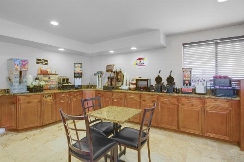 Super 8 by Wyndham Gainesville - image 19