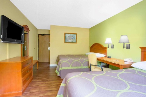 Super 8 by Wyndham Gainesville - image 5