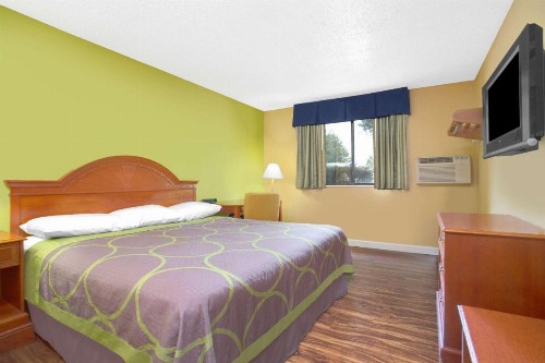 Super 8 by Wyndham Gainesville - image 9