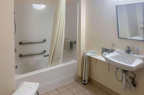 Quality Inn Gainesville I-75 - image 7