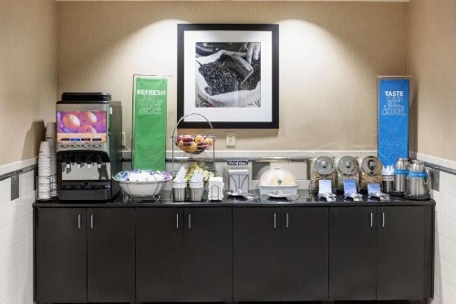 Hampton Inn Suites - Gainesville Downtown - image 13