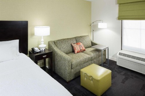 Hampton Inn Suites - Gainesville Downtown - image 18