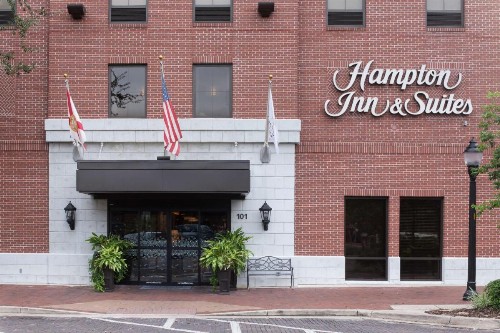 Hampton Inn Suites - Gainesville Downtown - image 3