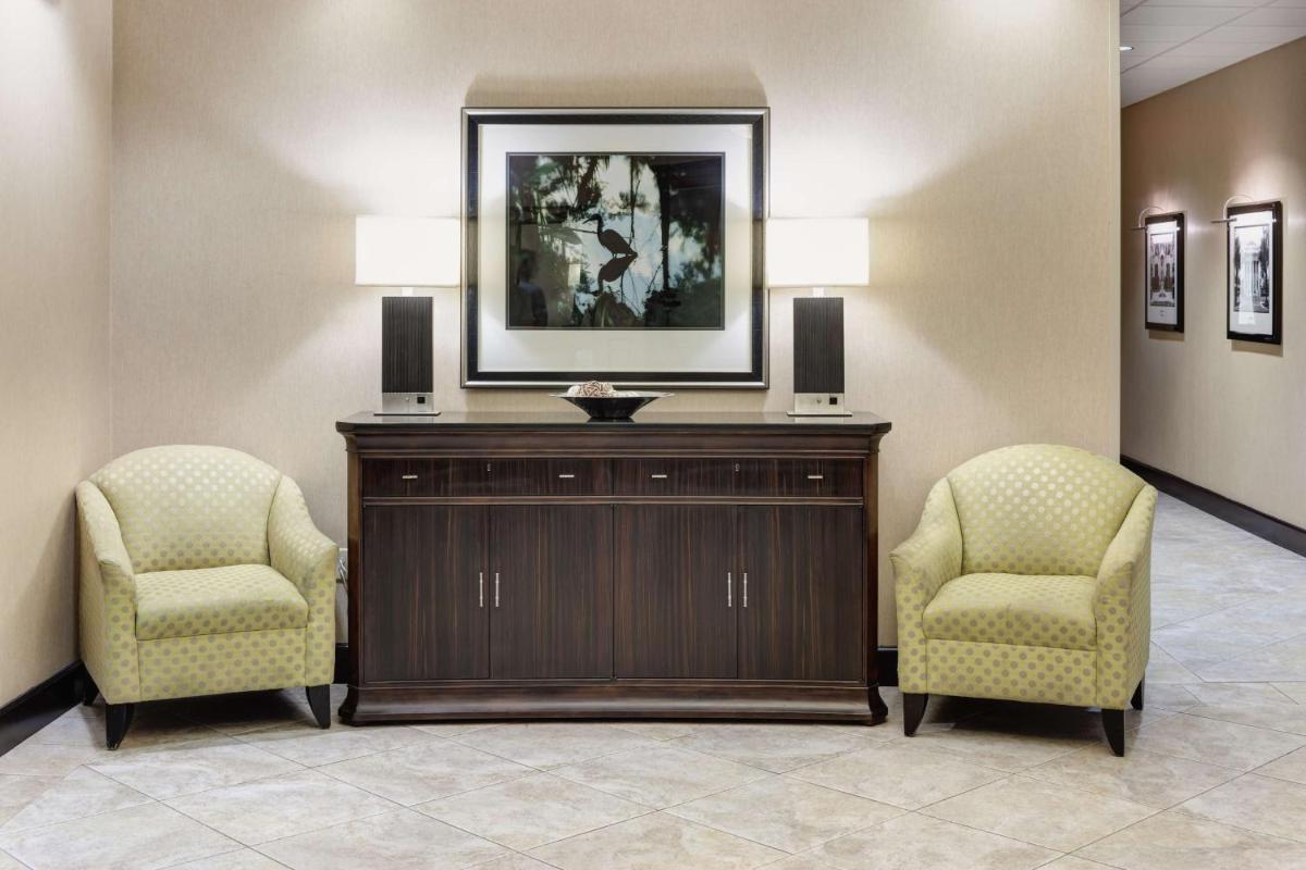 Hampton Inn Suites - Gainesville Downtown - image 4