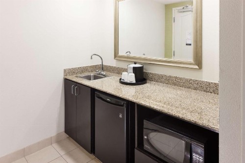 Hampton Inn Suites - Gainesville Downtown - image 43