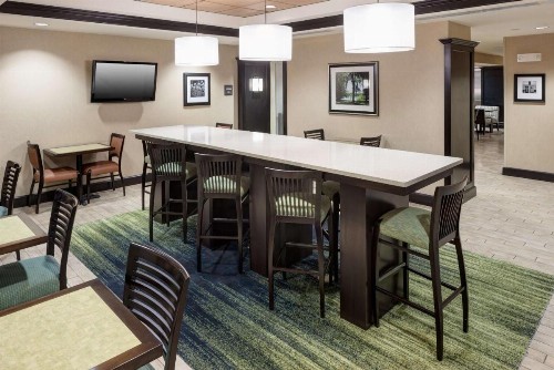 Hampton Inn Suites - Gainesville Downtown - image 5