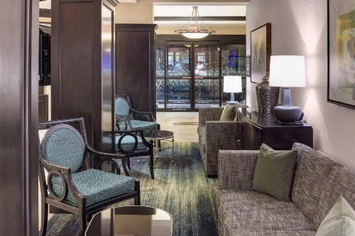 Hampton Inn Suites - Gainesville Downtown - image 6