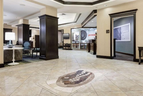 Hampton Inn Suites - Gainesville Downtown - image 7