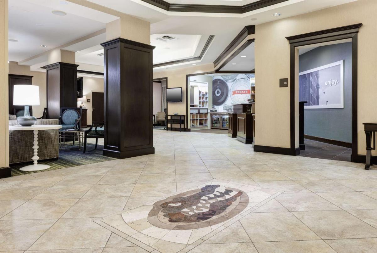 Hampton Inn Suites - Gainesville Downtown - image 7