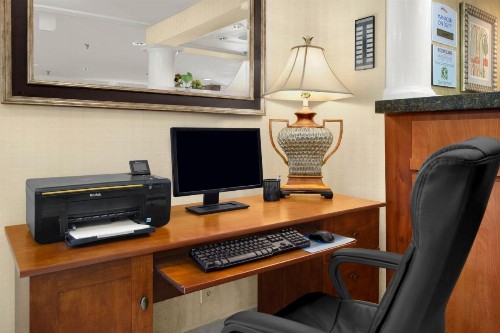 Baymont by Wyndham Gainesville - image 3