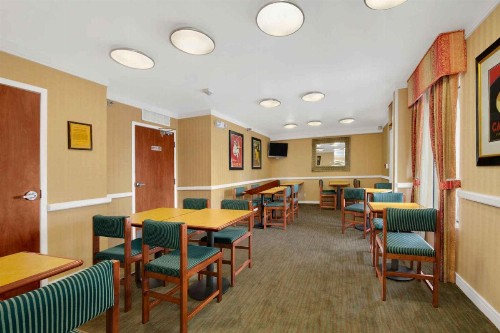 Baymont by Wyndham Gainesville - image 7