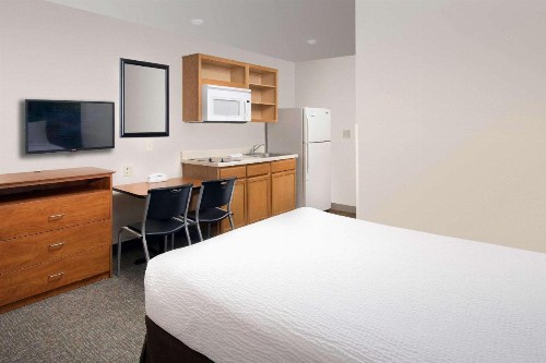 WoodSpring Suites Gainesville I-75 - image 3