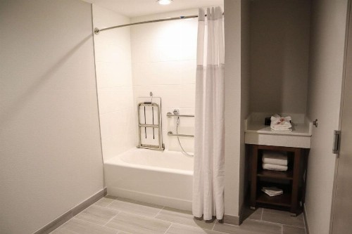 Comfort Suites Gainesville Near University - image 14
