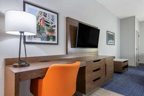 Comfort Suites Gainesville Near University - image 17