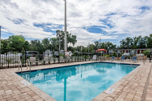 Comfort Suites Gainesville Near University - image 28
