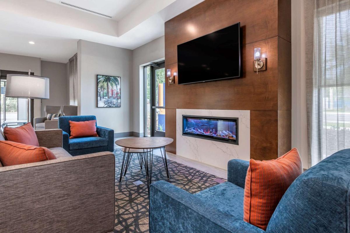 Comfort Suites Gainesville Near University - image 7