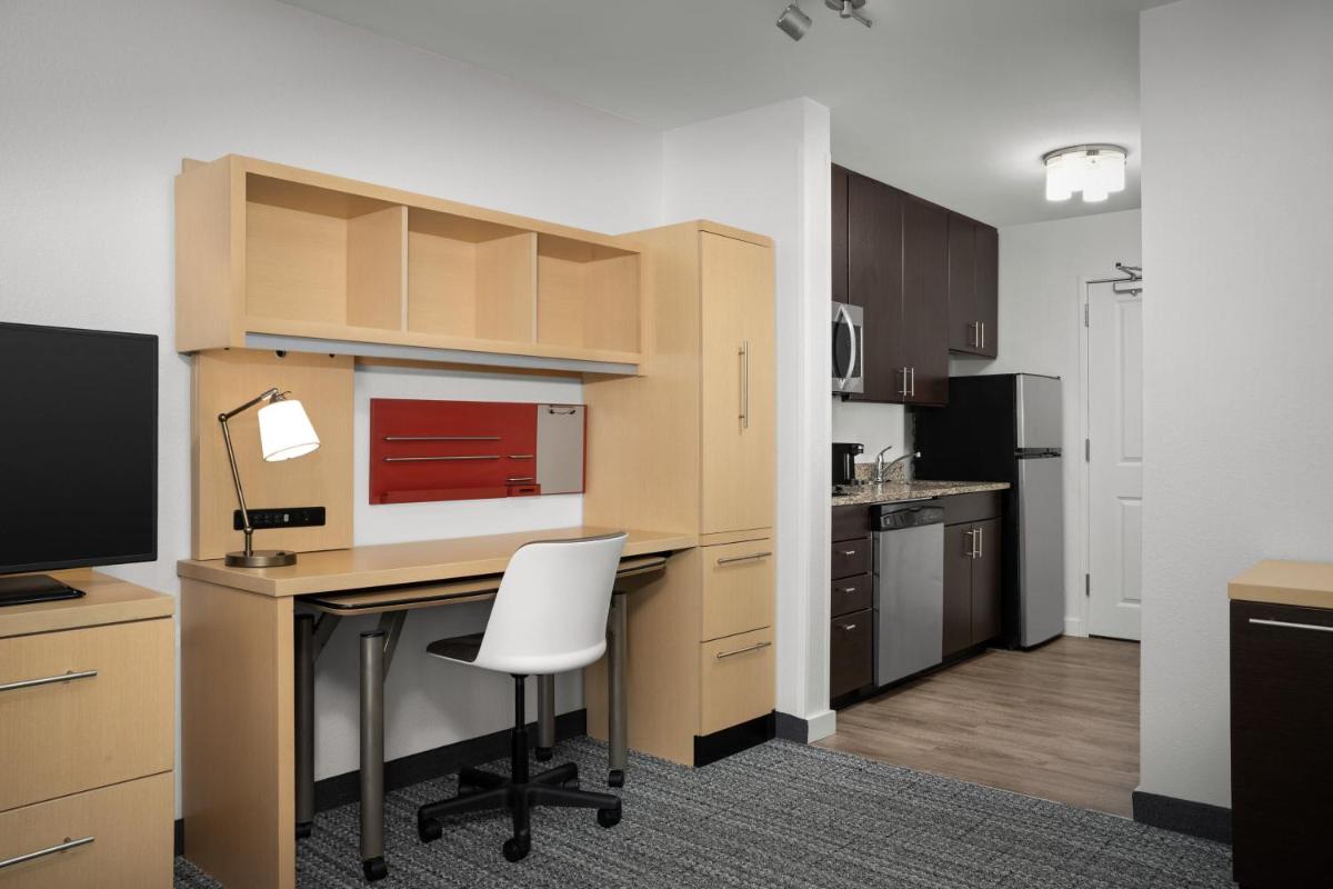 TownePlace Suites by Marriott Gainesville Northwest - image 6