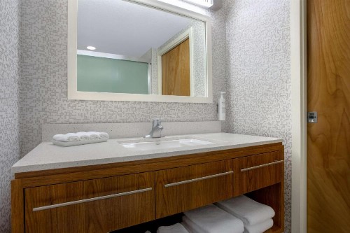 Home2 Suites By Hilton Gainesville - image 11
