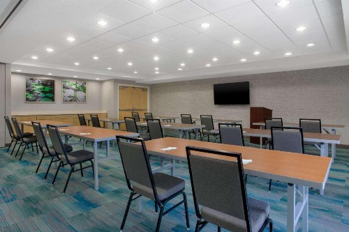Home2 Suites By Hilton Gainesville - image 2