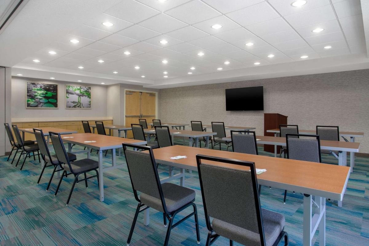 Home2 Suites By Hilton Gainesville - image 2