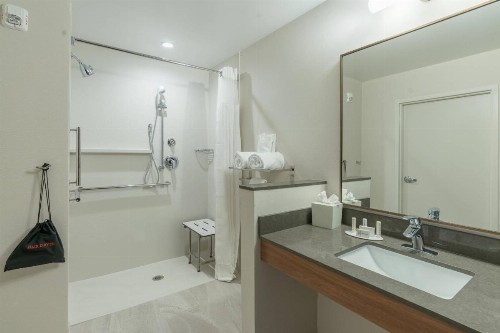 Fairfield Inn & Suites by Marriott Gainesville I-75 - image 12