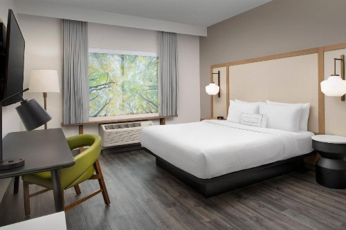 Fairfield Inn & Suites by Marriott Gainesville I-75 - image 9