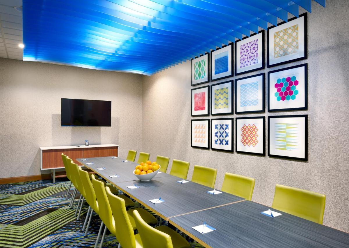 Holiday Inn Express & Suites - Gainesville I-75 an IHG Hotel - image 3