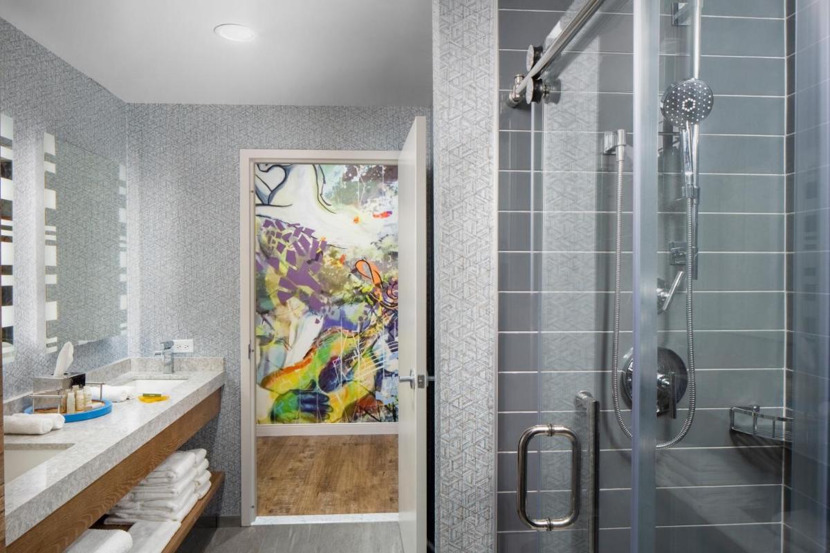 Hotel Indigo Gainesville-Celebration Pointe an IHG Hotel - image 3