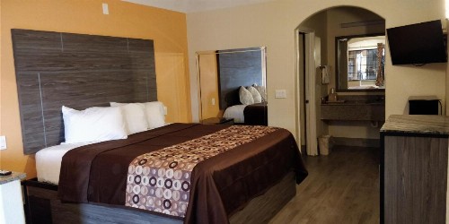 Regency Inn and Suites Galena Park - image 10