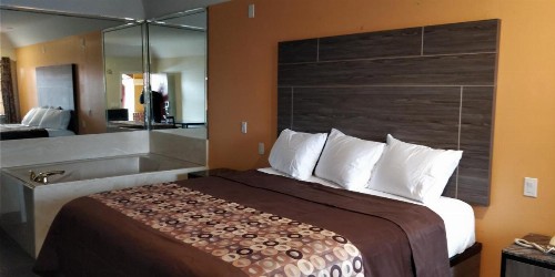 Regency Inn and Suites Galena Park - image 11