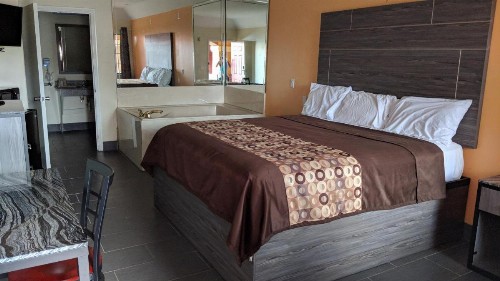 Regency Inn and Suites Galena Park - image 2
